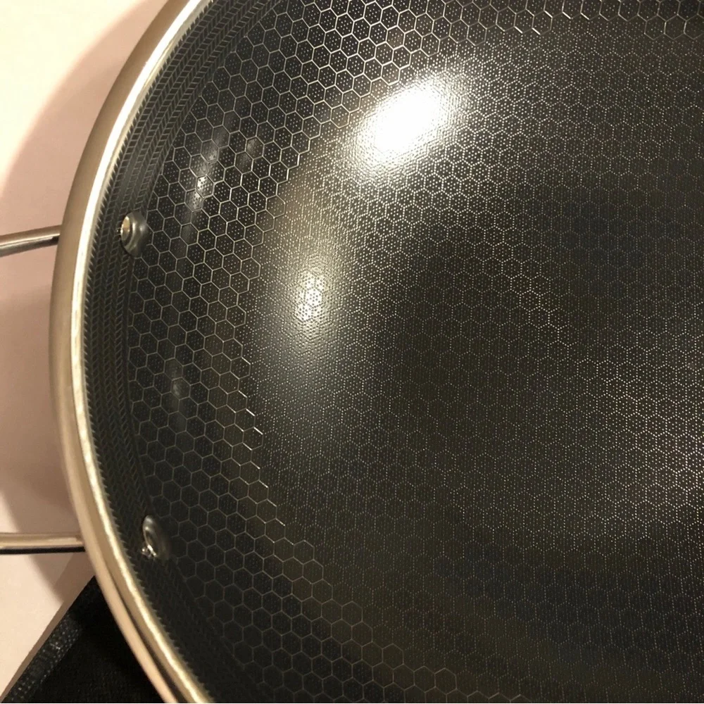 HexClad Hybrid Nonstick 12-Inch Wok Cookware with 12 inch Lid - Picture 3 of 13